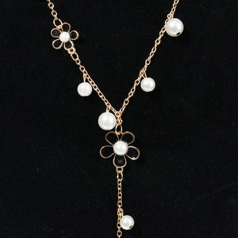 Romantic Pearl Plant Pendant Necklace