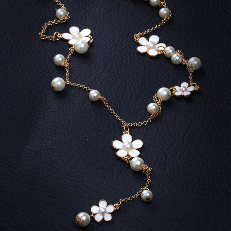 Romantic Pearl Plant Pendant Necklace