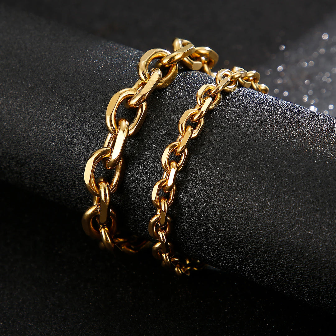 Kalen Golden Curb Chain Bracelet