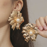 Load image into Gallery viewer, Floral Stud Earrings
