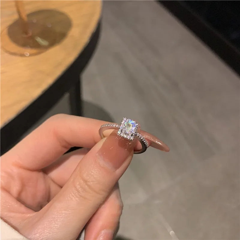 Luxury Moissanite Wedding Engagement Ring